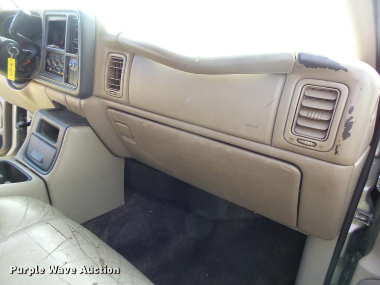 image for item DB7363 2002 Chevrolet Avalanche 1500 Crew Cab pickup truck