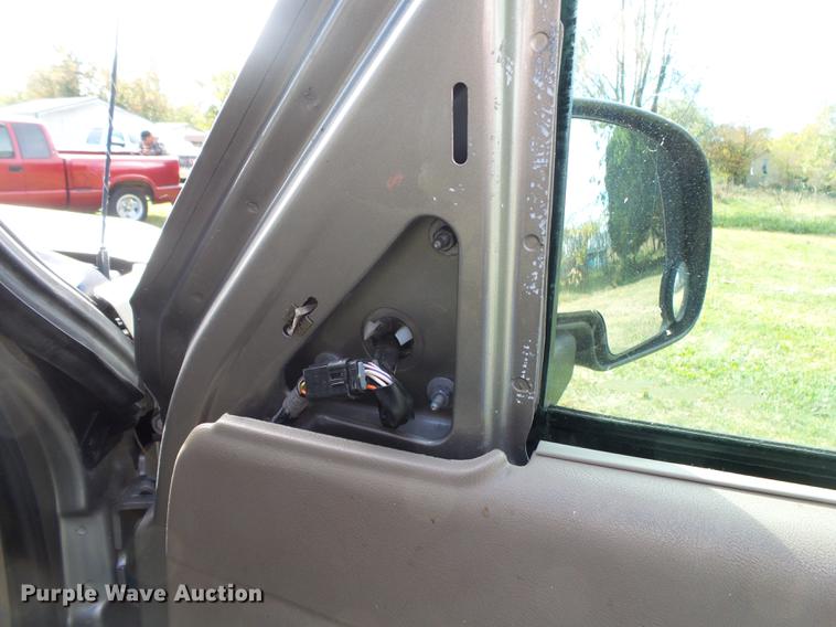 image for item DB7363 2002 Chevrolet Avalanche 1500 Crew Cab pickup truck