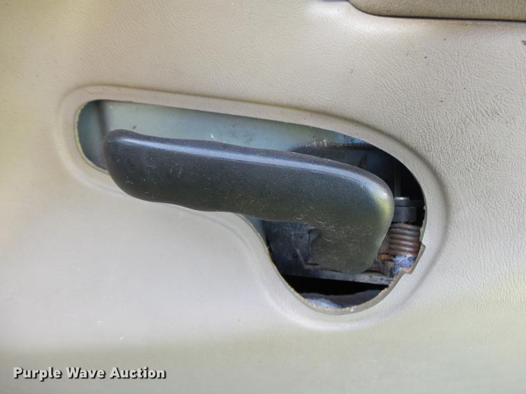 image for item DB7363 2002 Chevrolet Avalanche 1500 Crew Cab pickup truck