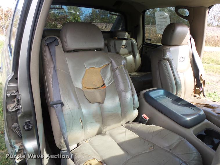 image for item DB7363 2002 Chevrolet Avalanche 1500 Crew Cab pickup truck