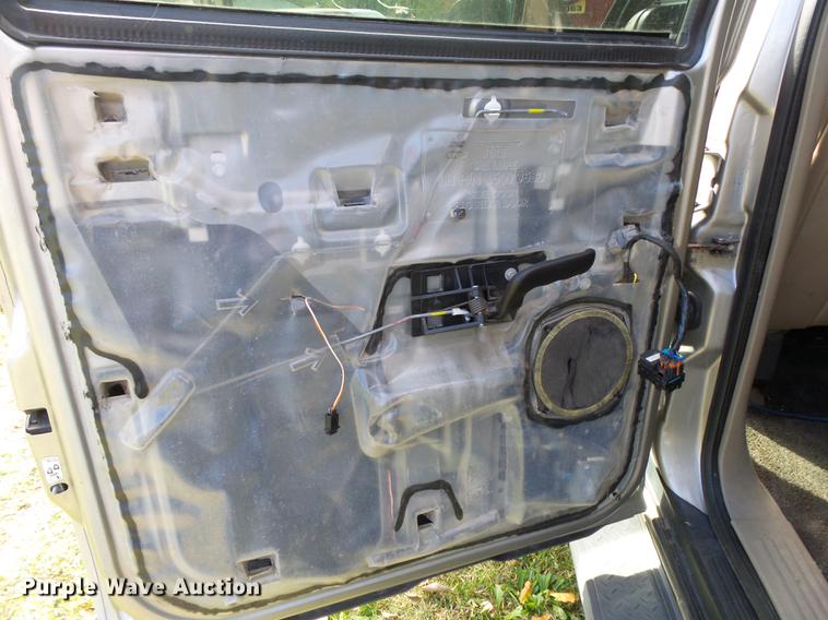 image for item DB7363 2002 Chevrolet Avalanche 1500 Crew Cab pickup truck