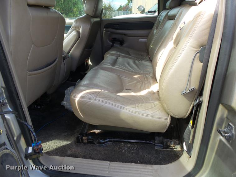 image for item DB7363 2002 Chevrolet Avalanche 1500 Crew Cab pickup truck