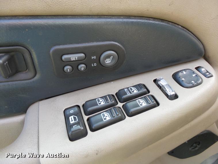 image for item DB7363 2002 Chevrolet Avalanche 1500 Crew Cab pickup truck