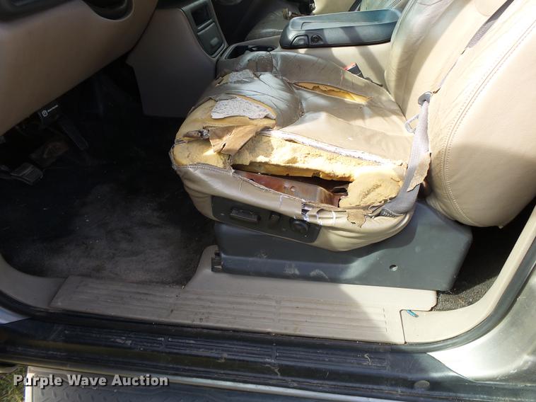 image for item DB7363 2002 Chevrolet Avalanche 1500 Crew Cab pickup truck