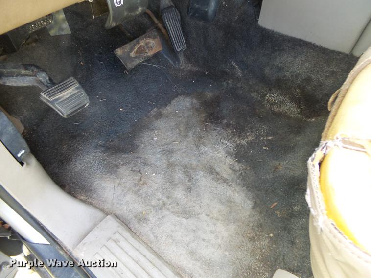 image for item DB7363 2002 Chevrolet Avalanche 1500 Crew Cab pickup truck