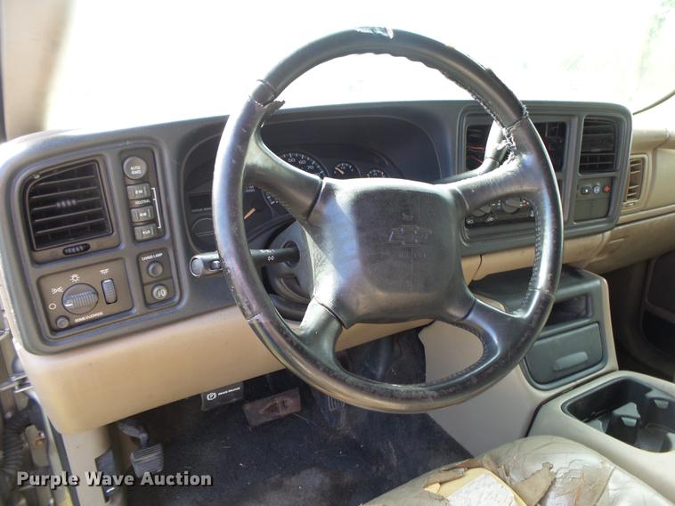 image for item DB7363 2002 Chevrolet Avalanche 1500 Crew Cab pickup truck