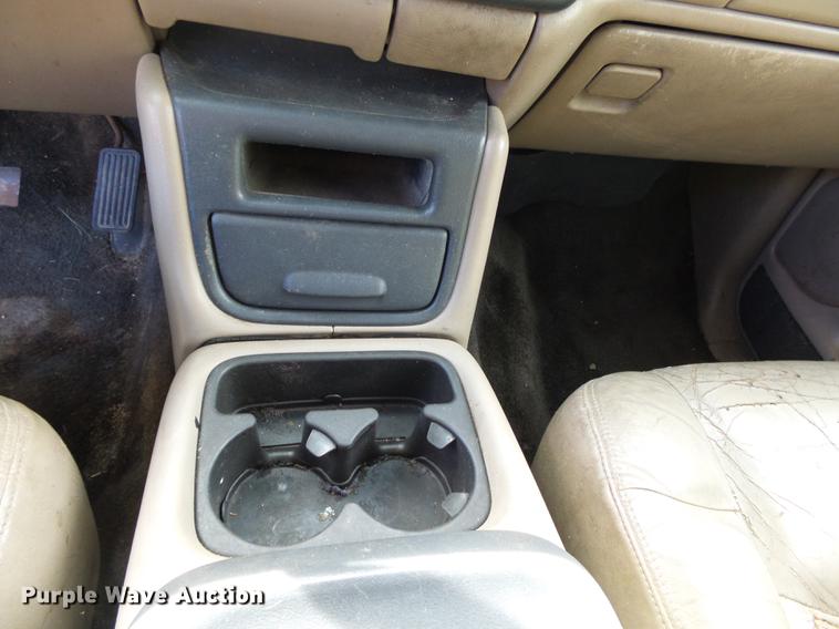 image for item DB7363 2002 Chevrolet Avalanche 1500 Crew Cab pickup truck