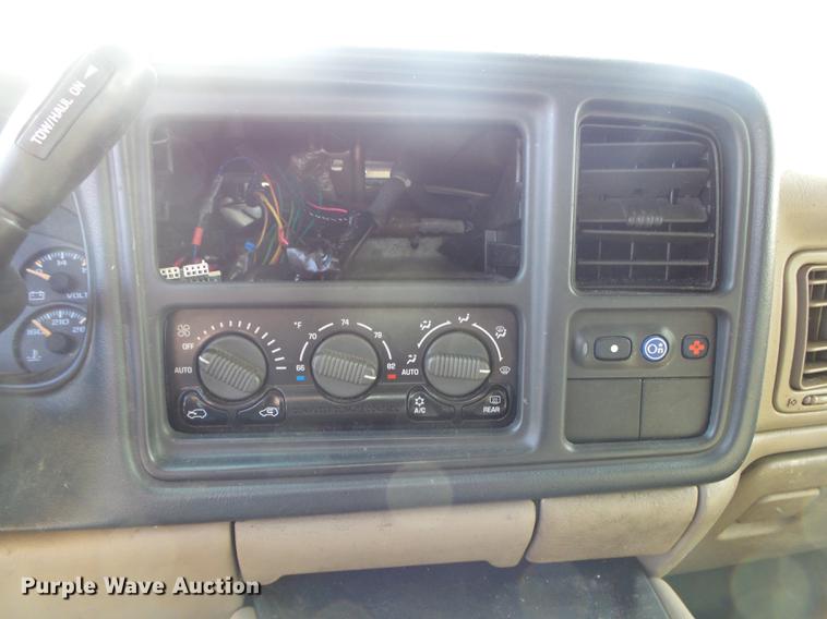 image for item DB7363 2002 Chevrolet Avalanche 1500 Crew Cab pickup truck