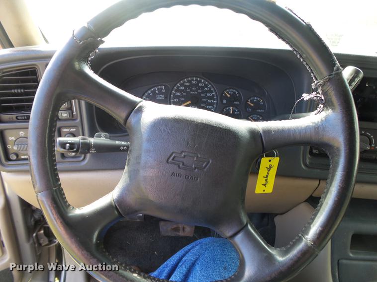 image for item DB7363 2002 Chevrolet Avalanche 1500 Crew Cab pickup truck