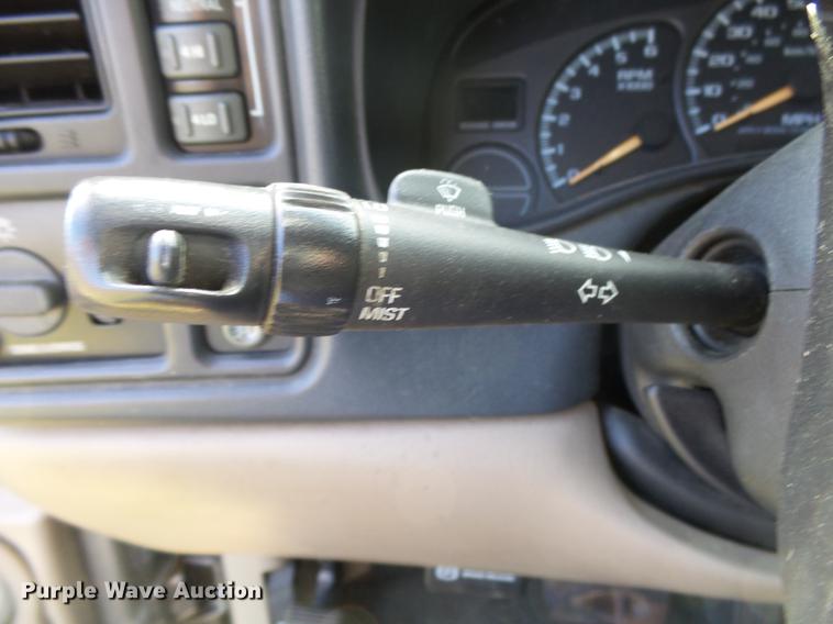 image for item DB7363 2002 Chevrolet Avalanche 1500 Crew Cab pickup truck