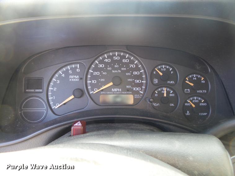 image for item DB7363 2002 Chevrolet Avalanche 1500 Crew Cab pickup truck