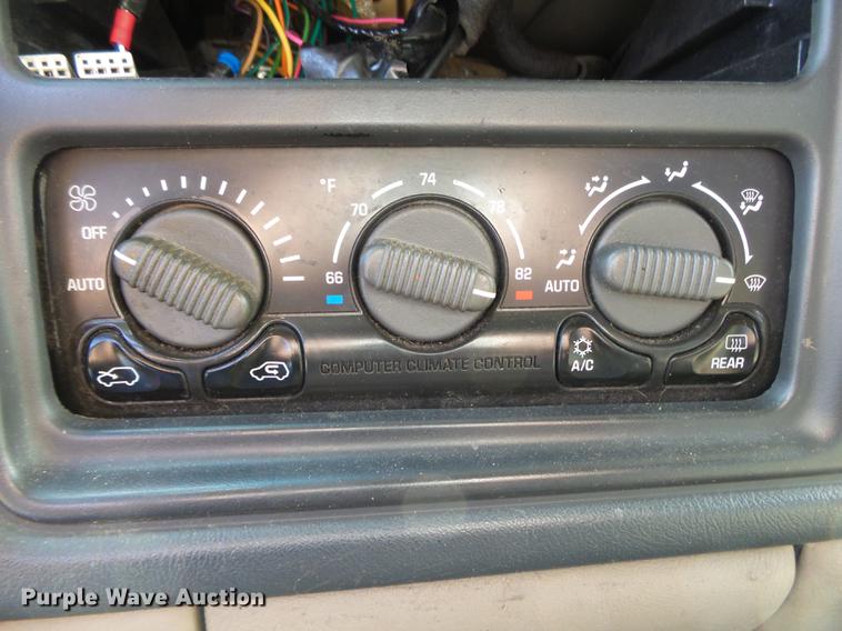 image for item DB7363 2002 Chevrolet Avalanche 1500 Crew Cab pickup truck