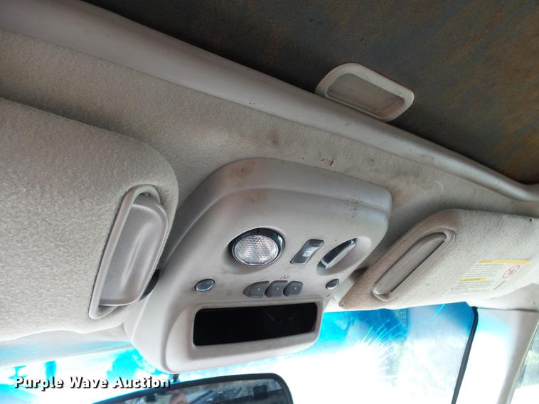 image for item DB7363 2002 Chevrolet Avalanche 1500 Crew Cab pickup truck