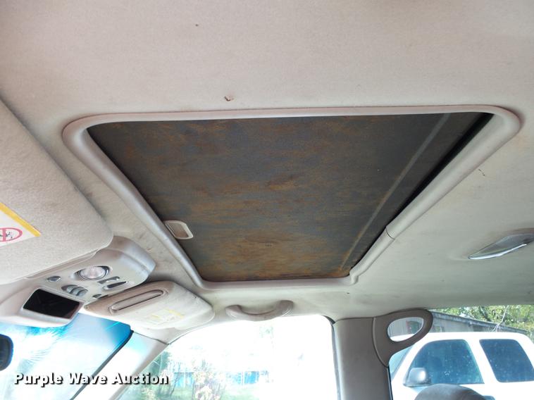 image for item DB7363 2002 Chevrolet Avalanche 1500 Crew Cab pickup truck