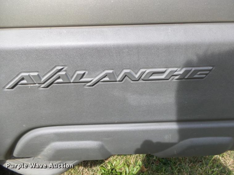 image for item DB7363 2002 Chevrolet Avalanche 1500 Crew Cab pickup truck