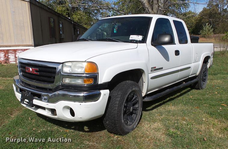 image for item DB7364 2004 GMC Sierra 2500HD Ext. Cab pickup truck