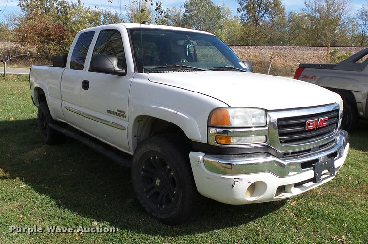 image for item DB7364 2004 GMC Sierra 2500HD Ext. Cab pickup truck