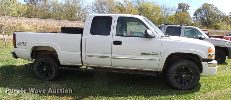 image for item DB7364 2004 GMC Sierra 2500HD Ext. Cab pickup truck
