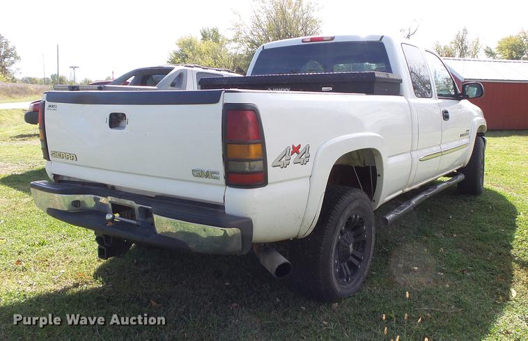 image for item DB7364 2004 GMC Sierra 2500HD Ext. Cab pickup truck