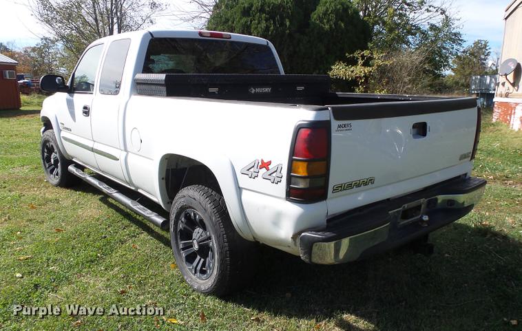 image for item DB7364 2004 GMC Sierra 2500HD Ext. Cab pickup truck