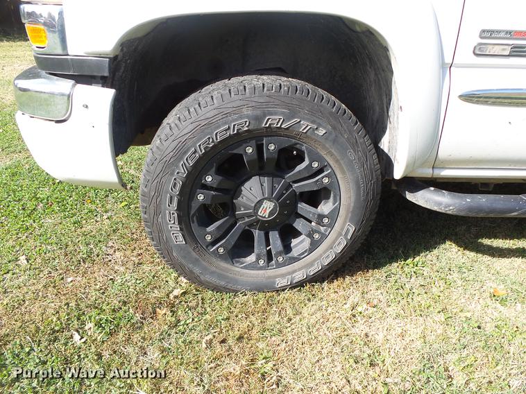 image for item DB7364 2004 GMC Sierra 2500HD Ext. Cab pickup truck