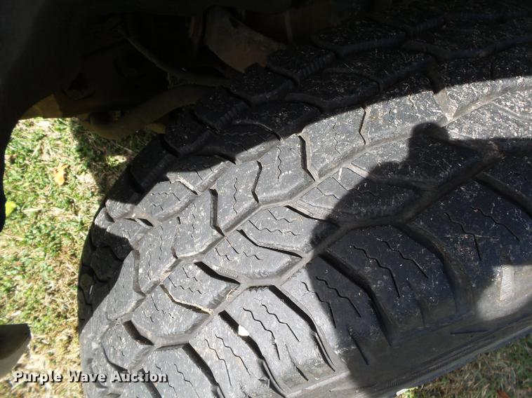 image for item DB7364 2004 GMC Sierra 2500HD Ext. Cab pickup truck