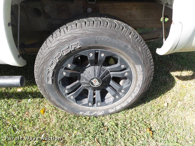 image for item DB7364 2004 GMC Sierra 2500HD Ext. Cab pickup truck