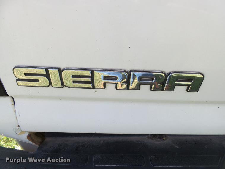 image for item DB7364 2004 GMC Sierra 2500HD Ext. Cab pickup truck