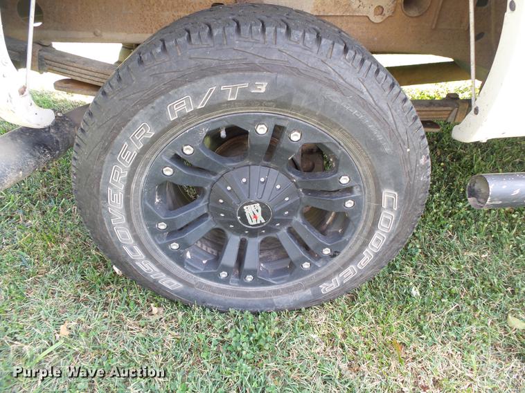 image for item DB7364 2004 GMC Sierra 2500HD Ext. Cab pickup truck