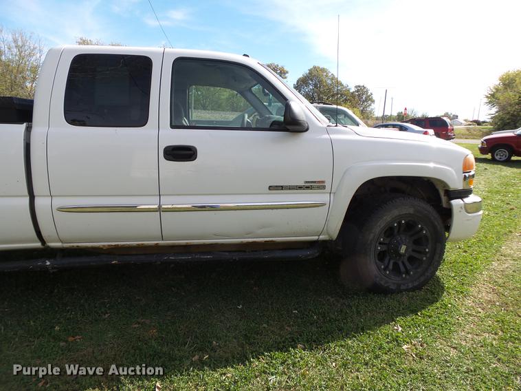 image for item DB7364 2004 GMC Sierra 2500HD Ext. Cab pickup truck
