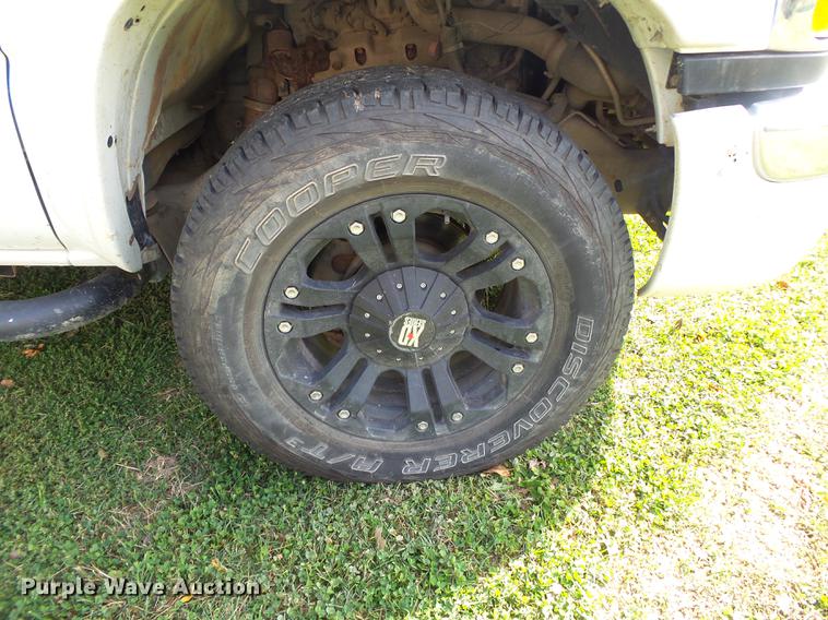 image for item DB7364 2004 GMC Sierra 2500HD Ext. Cab pickup truck