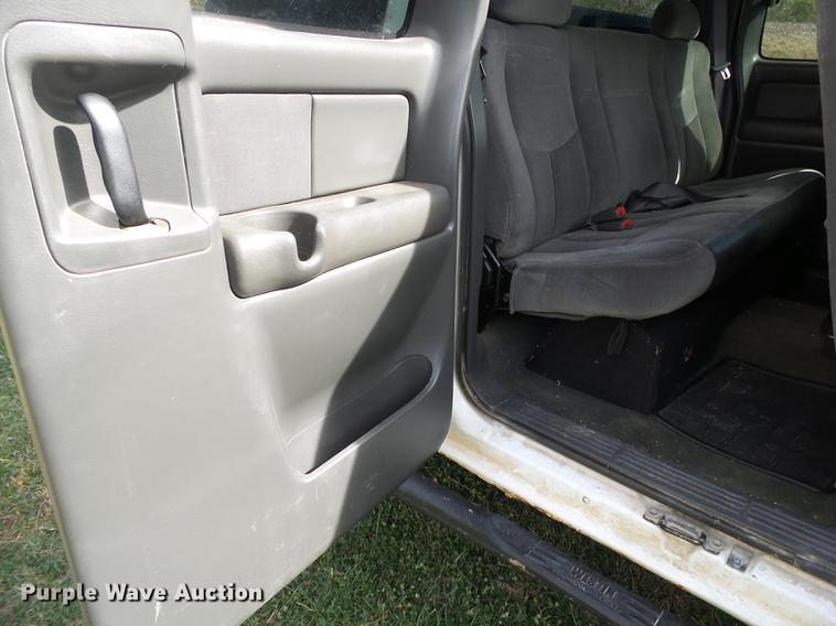 image for item DB7364 2004 GMC Sierra 2500HD Ext. Cab pickup truck