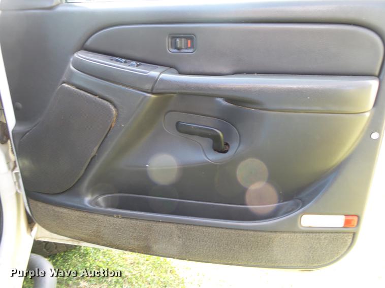 image for item DB7364 2004 GMC Sierra 2500HD Ext. Cab pickup truck