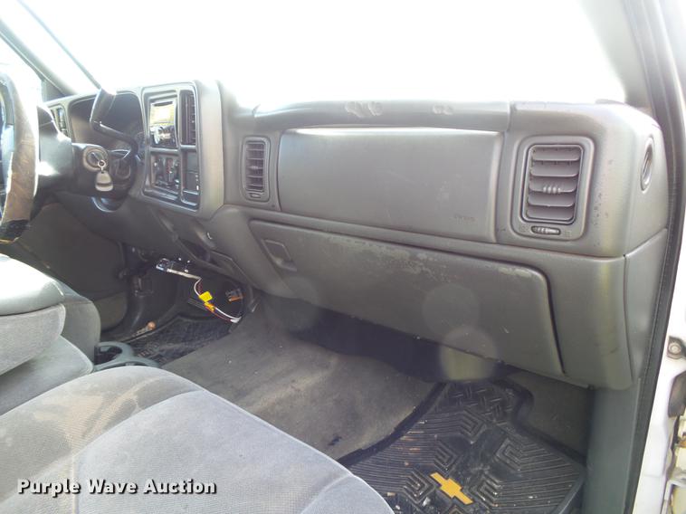 image for item DB7364 2004 GMC Sierra 2500HD Ext. Cab pickup truck