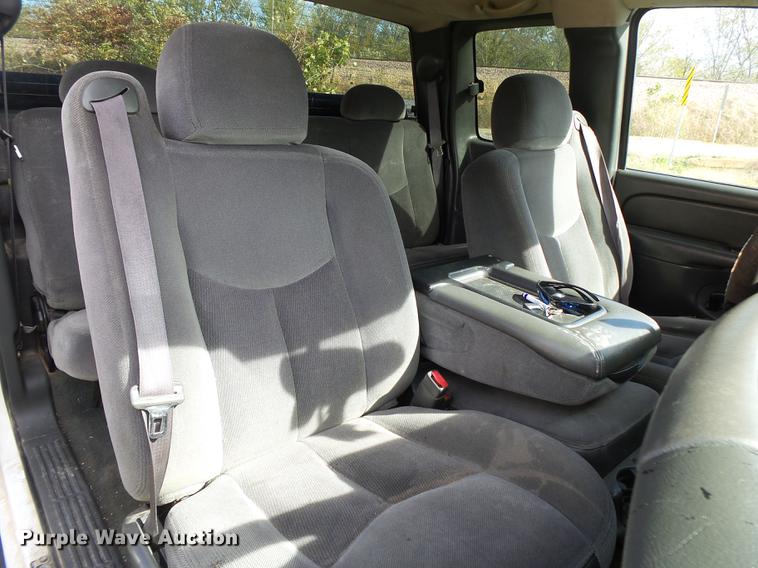 image for item DB7364 2004 GMC Sierra 2500HD Ext. Cab pickup truck