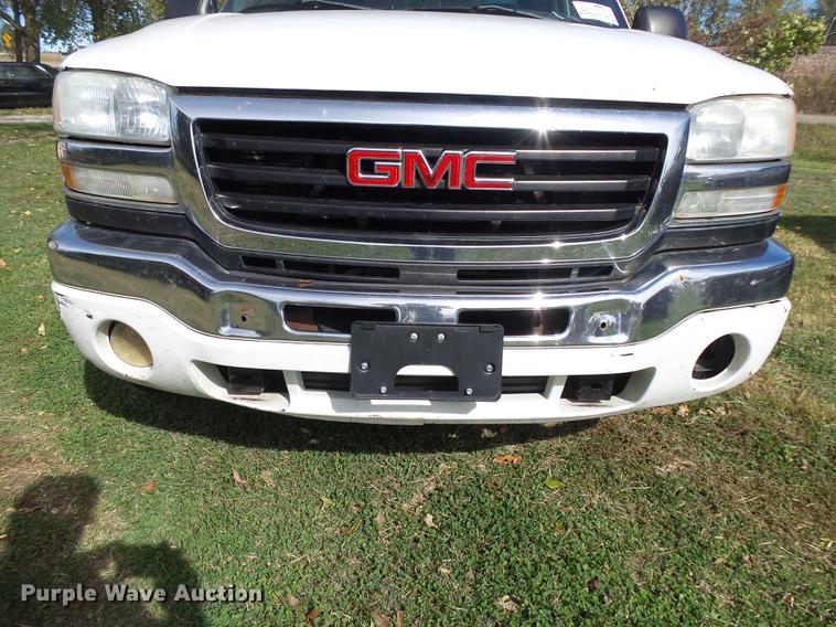 image for item DB7364 2004 GMC Sierra 2500HD Ext. Cab pickup truck
