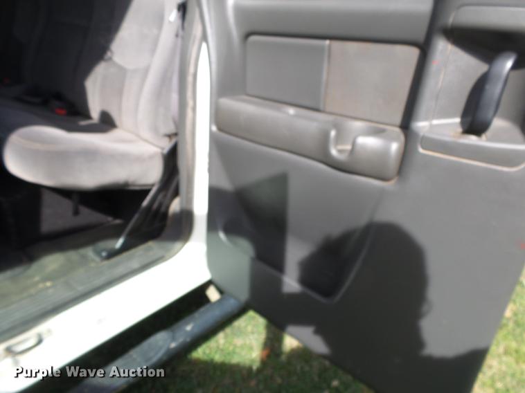 image for item DB7364 2004 GMC Sierra 2500HD Ext. Cab pickup truck