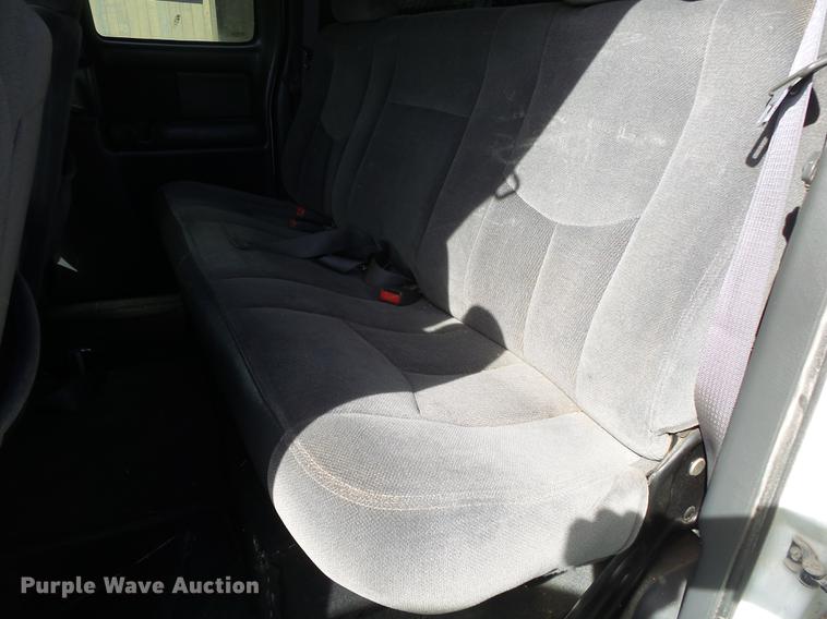 image for item DB7364 2004 GMC Sierra 2500HD Ext. Cab pickup truck