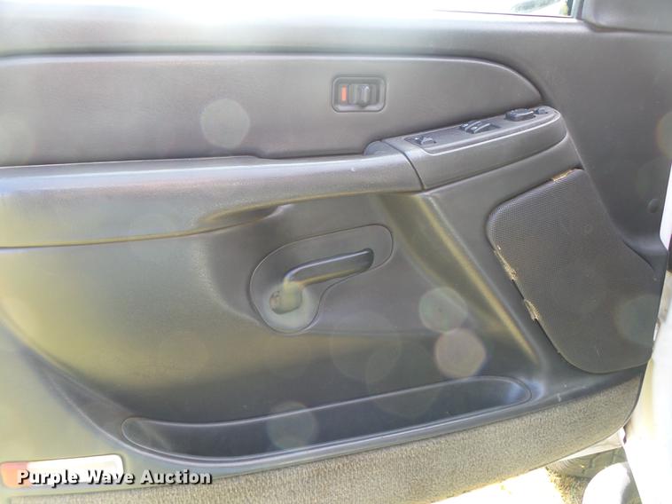 image for item DB7364 2004 GMC Sierra 2500HD Ext. Cab pickup truck