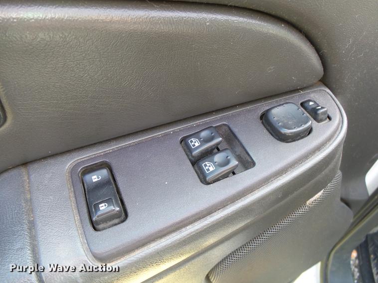 image for item DB7364 2004 GMC Sierra 2500HD Ext. Cab pickup truck