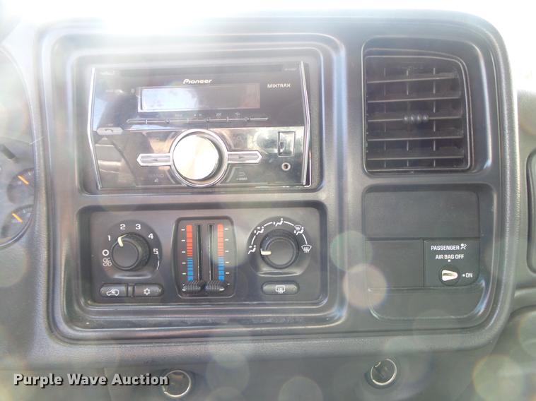 image for item DB7364 2004 GMC Sierra 2500HD Ext. Cab pickup truck