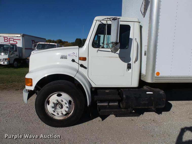 image for item DB7365 2001 International 4700 box truck