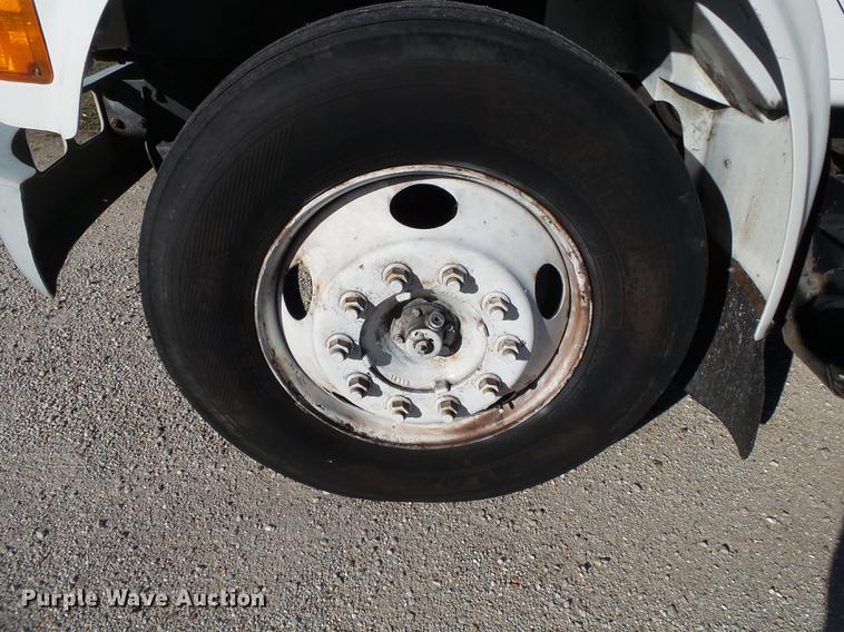 image for item DB7365 2001 International 4700 box truck