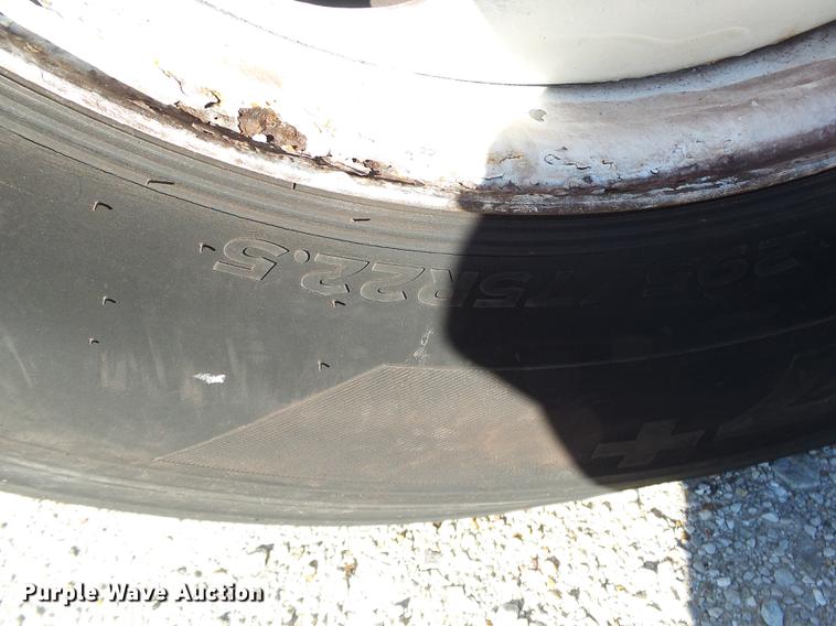 image for item DB7365 2001 International 4700 box truck