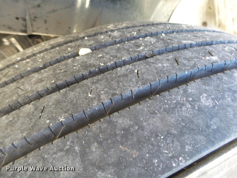 image for item DB7365 2001 International 4700 box truck