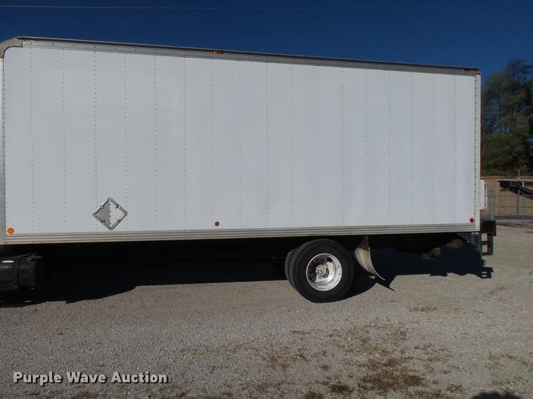 image for item DB7365 2001 International 4700 box truck