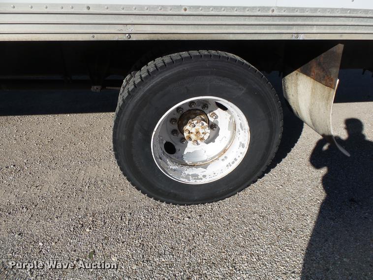 image for item DB7365 2001 International 4700 box truck