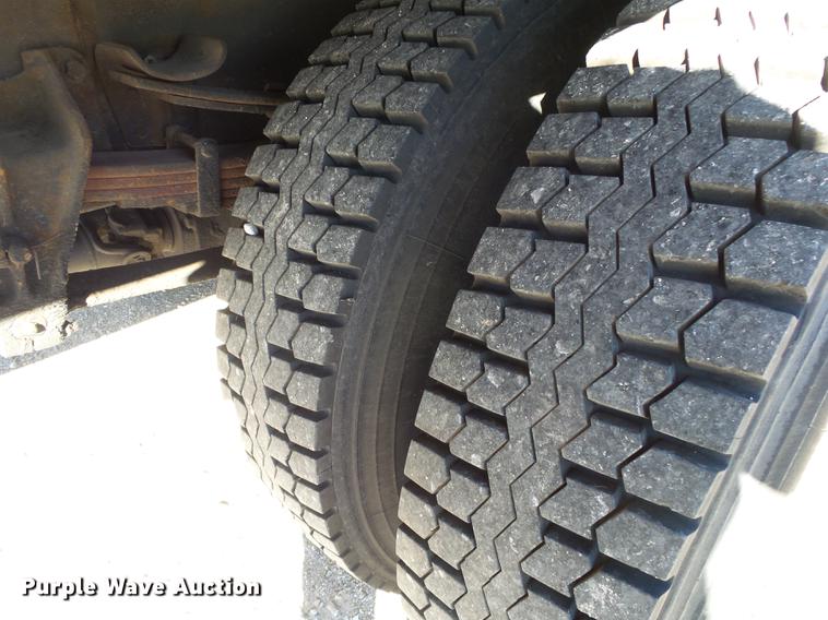 image for item DB7365 2001 International 4700 box truck