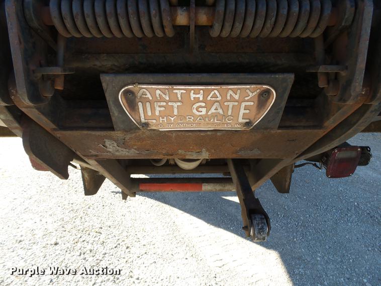 image for item DB7365 2001 International 4700 box truck