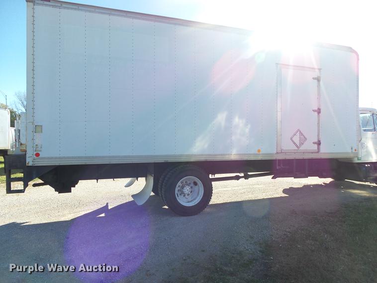 image for item DB7365 2001 International 4700 box truck